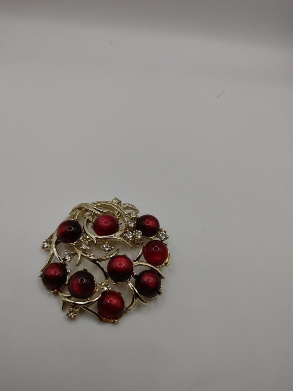 Gold Tone Brooch red Cabochons & Clear rhinestones